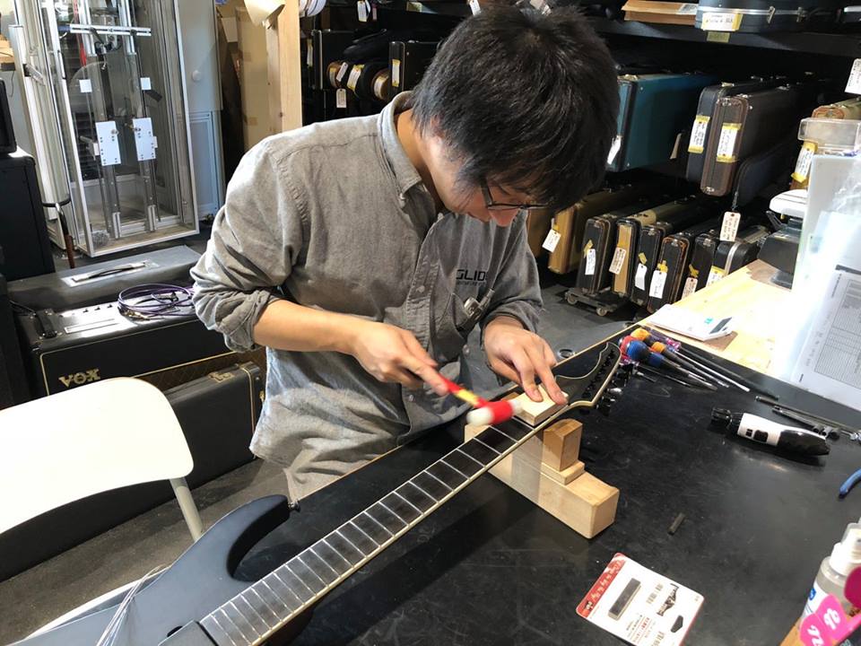 Skervesen Guitars Raptor 6 – GLIDE